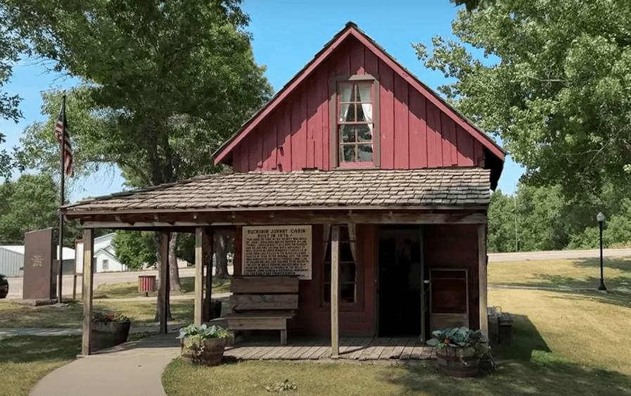 The 1876 Log Cabin of johnny Spaulding: A Historical Treasure